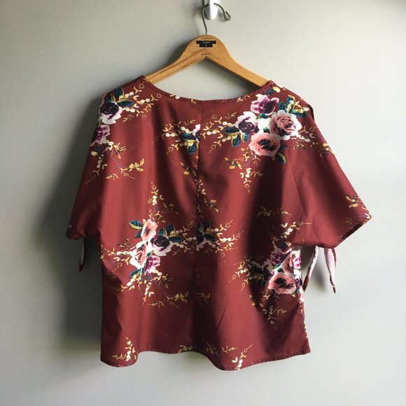 ⚪ 3/$15 SHEIN burgundy floral cold shoulder top - Picture 4 of 15